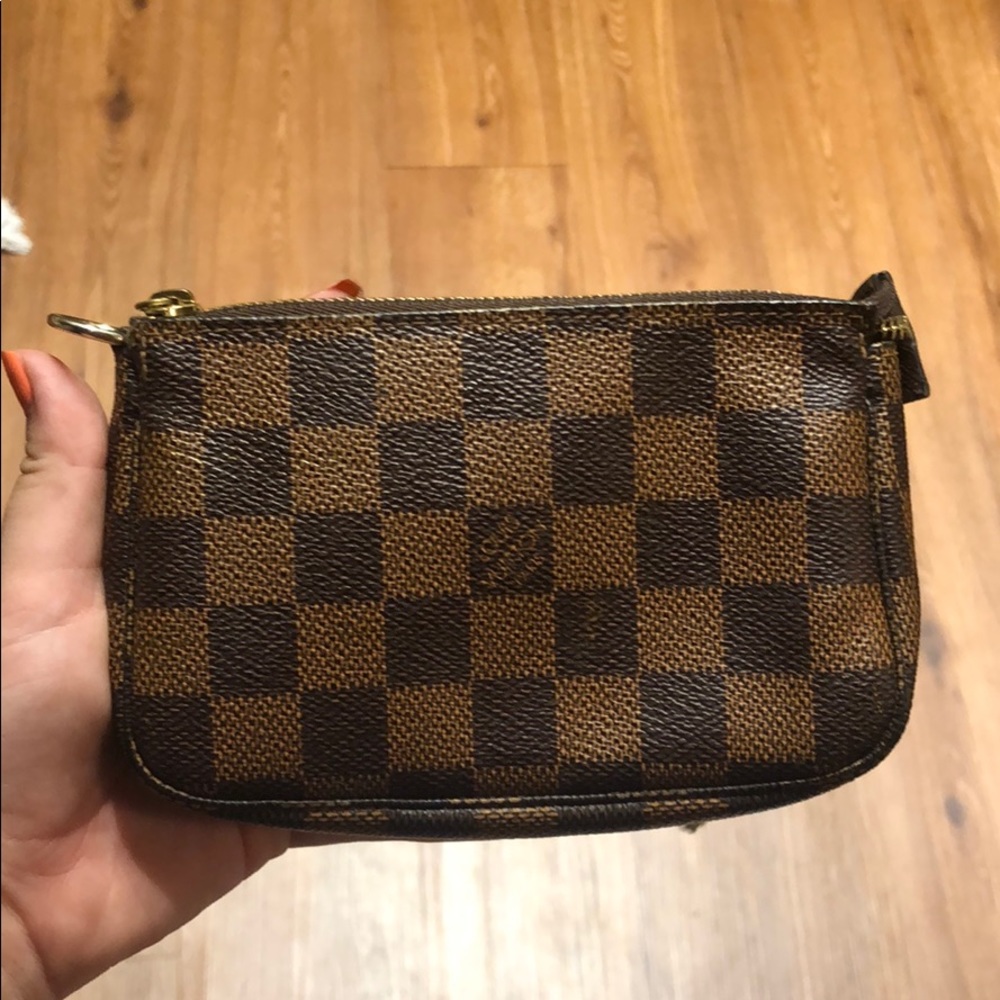 Louis Vuitton mini Pochette